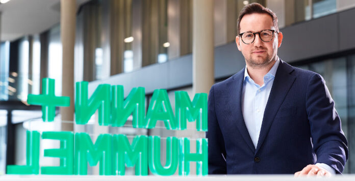 Dominik Paschinger sprach mit DerTreasurer über die Einführung von Predictive Analytics und andere Projekte im Treasury von Mann+Hummel.