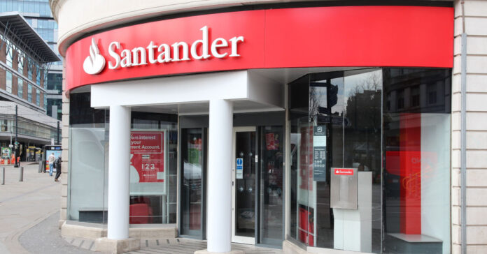 Santander verabschiedet sich vom deutschen Payment-Markt. Foto: Tupungato – stock.adobe.com