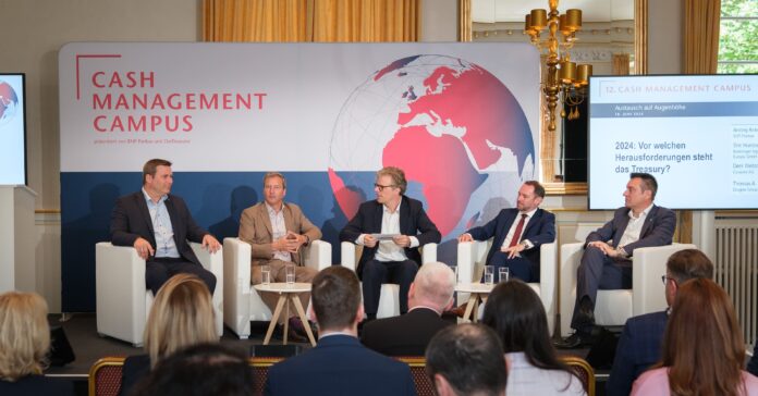 Derk Wetzold, Thomas A. Woelk, Markus Dentz, Eric Humbert und Andrej Ankerst (v.l.) sprachen über Herausforderungen im Treasury. Foto: F.A.Z. Business Media GmbH/D. Beichert