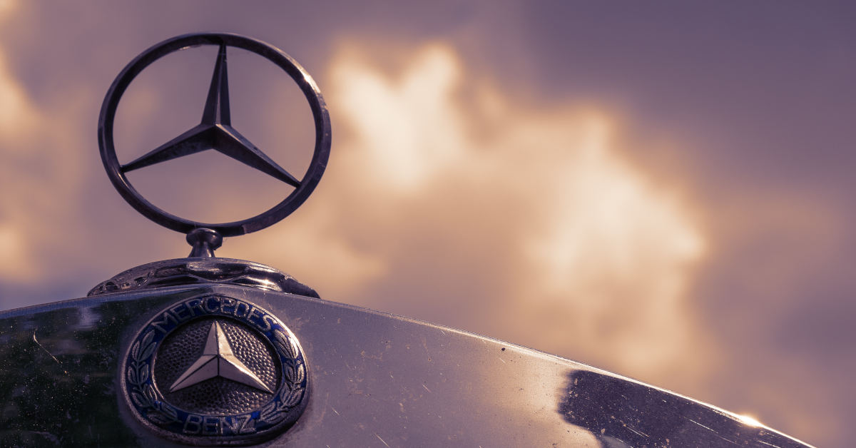 Mercedes-Benz geht neue Wege im Treasury: Folgerichtig, aber nicht ohne Risiken, meint DerTreasurer-Chefredakteur Markus Dentz. Foto: Cbies – stock.adobe.com